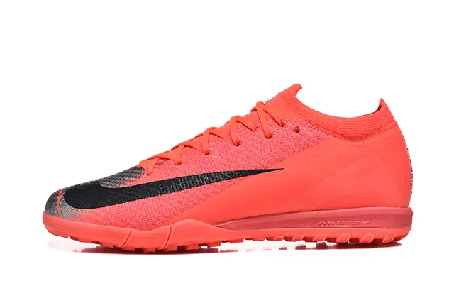 Nike Chaussures de football turf avec upper en knit synthétique, overlay Chevron en orange noir 10