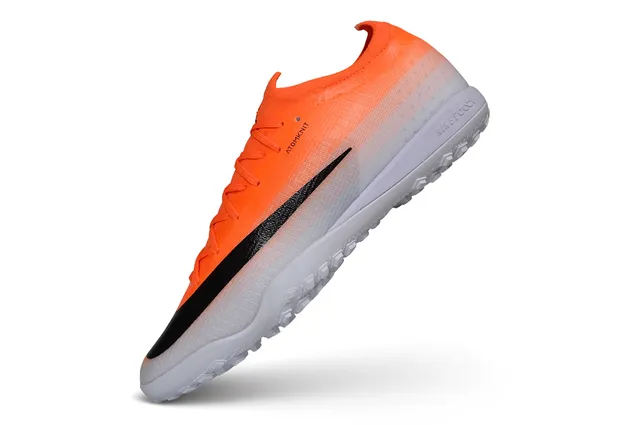 Nike Chaussures de football turf orange noir low-cut sock-fit upper gradient knit 4