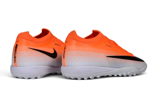 Nike Chaussures de football turf orange noir low-cut sock-fit upper gradient knit 6