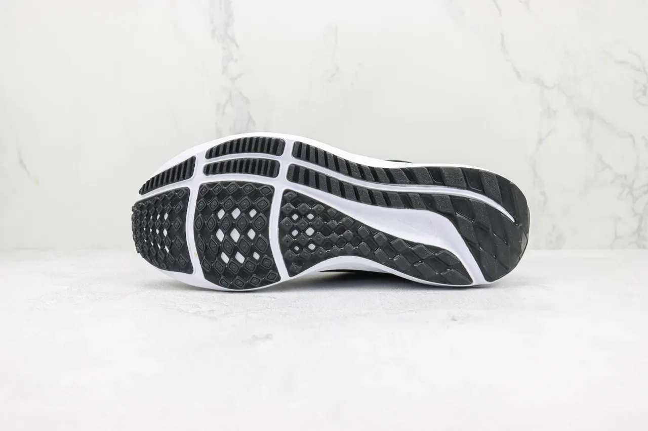 Nike Pegasus 40 काला और सफेद रनिंग जूते 8