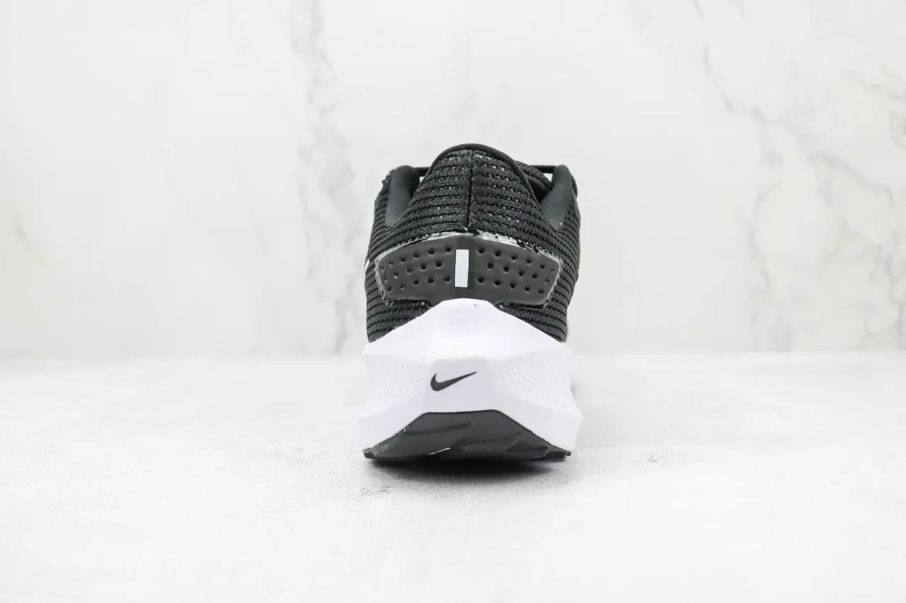 Nike Pegasus 40 काला और सफेद रनिंग जूते 9