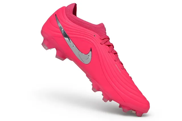 Nike Phantom GT গোলাপি রূপালি ওয়েভ-টেক্সচার্ড সিন্থেটিক উপর Metallic Swoosh দৃঢ় মাটির সকার জুতা 2