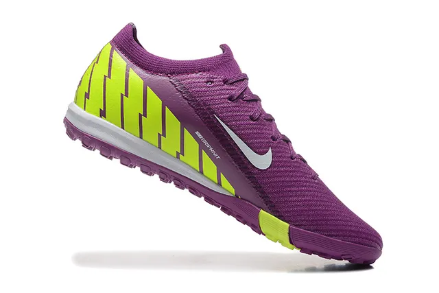 Nike Phantom GT Turf Purple and Neon Yellow Turf أحذية كرة القدم 4