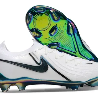 Nike Phantom GT Chaussures de football Blanc Iridescent à crampons pour terrain ferme
