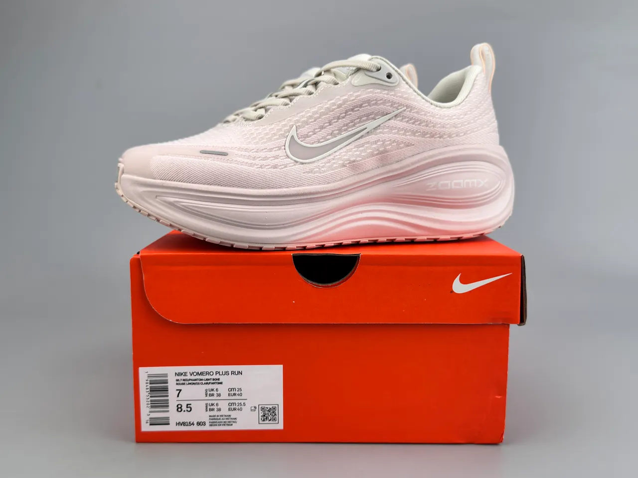Nike Pink Gray Engineered Knit Upper Sculpted Wavy Midsole Running Shoes 6