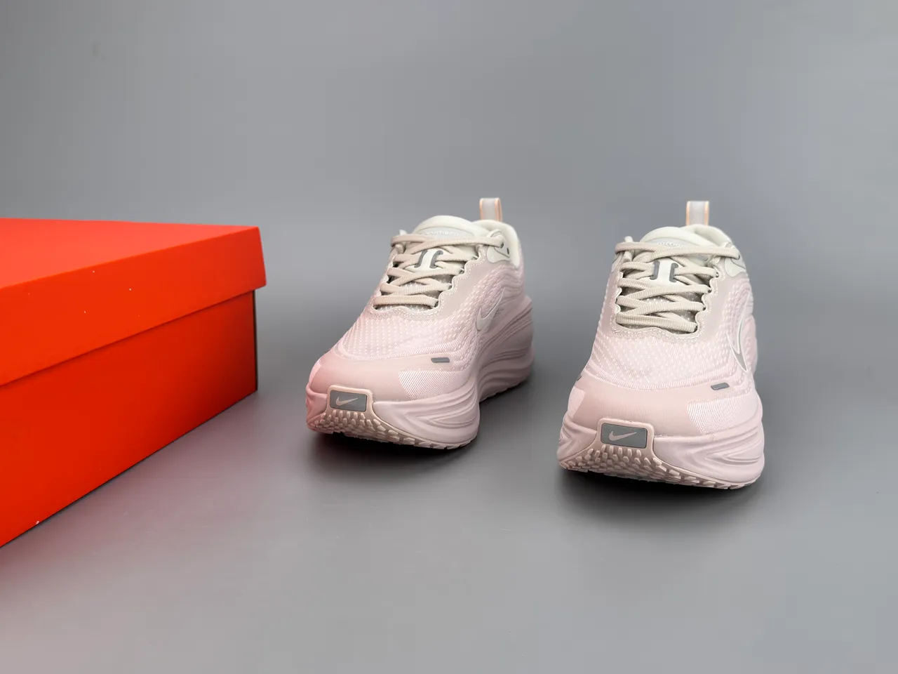 Nike Pink Gray Engineered Knit Upper Sculpted Wavy Midsole Running Shoes 8