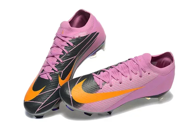 Nike Zapatillas de fútbol con upper de punto rosa y naranja, cordones asimétricos para terreno firme 2