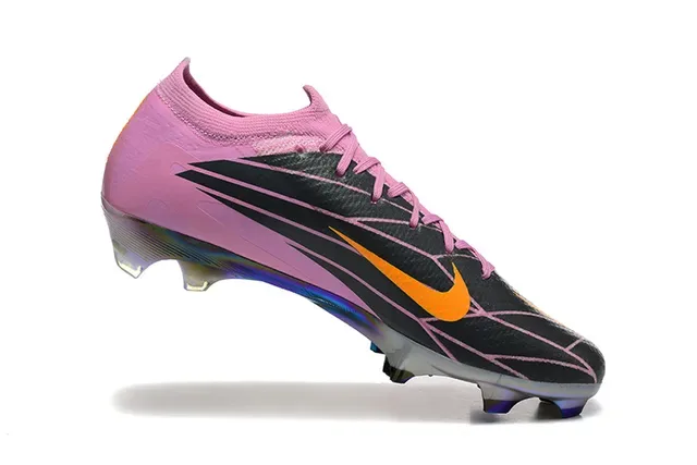 Nike Zapatillas de fútbol con upper de punto rosa y naranja, cordones asimétricos para terreno firme 3