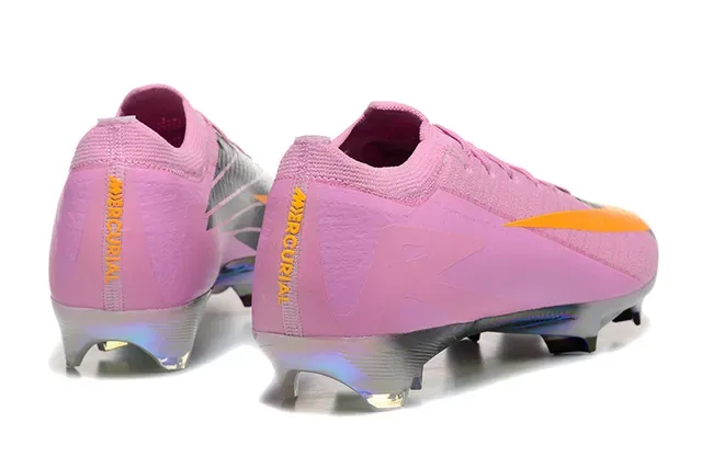 Nike Zapatillas de fútbol con upper de punto rosa y naranja, cordones asimétricos para terreno firme 5