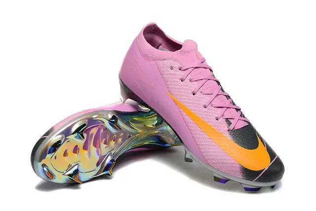 Nike Zapatillas de fútbol con upper de punto rosa y naranja, cordones asimétricos para terreno firme 7