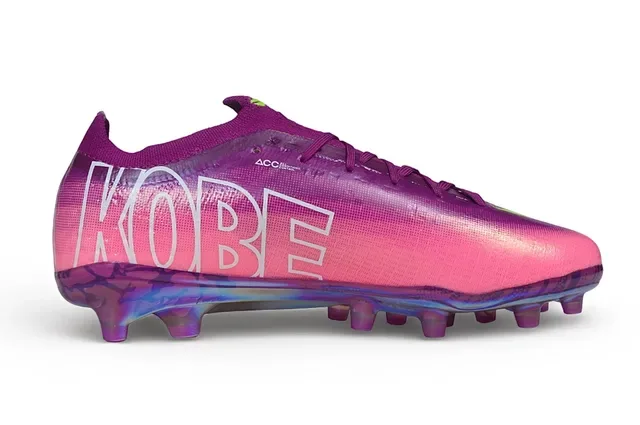 Nike Chuteiras de futebol com upper degradê iridescente rosa e roxo Swoosh neon lima para terreno firme 7