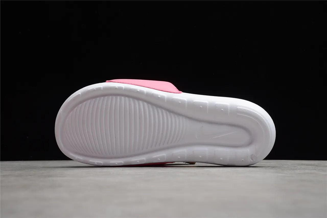Nike وردي أبيض حزام عريض قدمية مولدة نعال 3