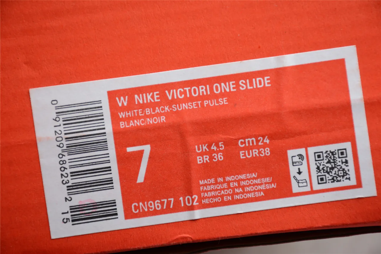 Nike وردي أبيض حزام عريض قدمية مولدة نعال 8