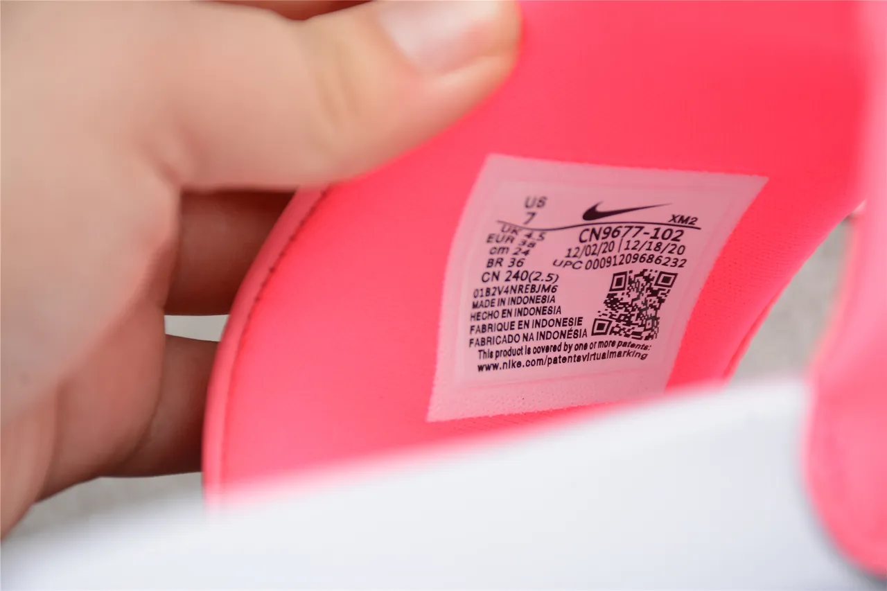 Nike وردي أبيض حزام عريض قدمية مولدة نعال 9