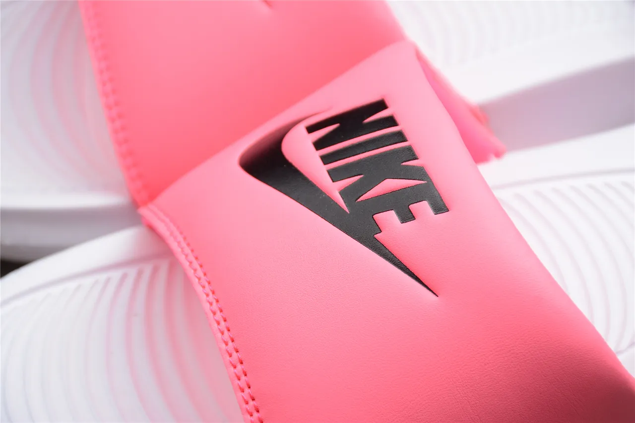 Nike وردي أبيض حزام عريض قدمية مولدة نعال 11