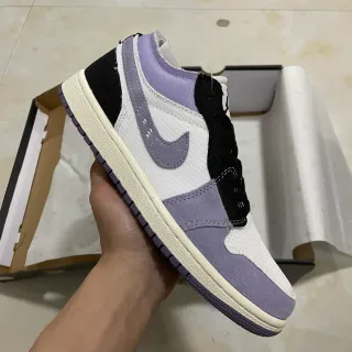 Nike 紫黑低帮混合材质鞋面生活方式运动鞋