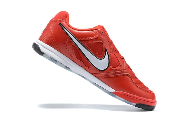 Nike Rojo Negro Cuero Acolchado Superior Cuello Bajo Zapatillas de Fútbol Indoor 5