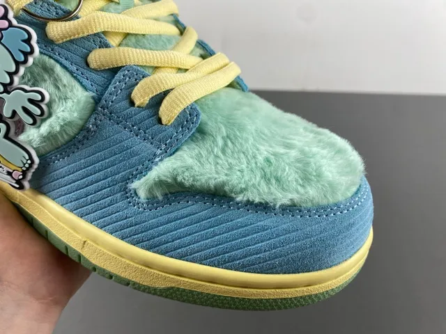 Nike SB Dunk Low Corduroy Faux Fur Cartoon Patch Skateboard Shoes 2