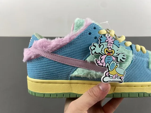 Nike SB Dunk Low Corduroy Faux Fur Cartoon Patch Skateboard Shoes 3