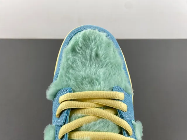 Nike SB Dunk Low Corduroy Faux Fur Cartoon Patch Skateboard Shoes 6