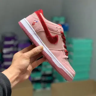 Nike SB Dunk Low हार्ट पिंक रेड स्केटबोर्ड जूते