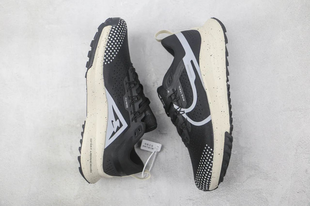 Nike Trail Black Beige Breathable Engineered Mesh Upper Speckled Foam Midsole Running Shoes 2
