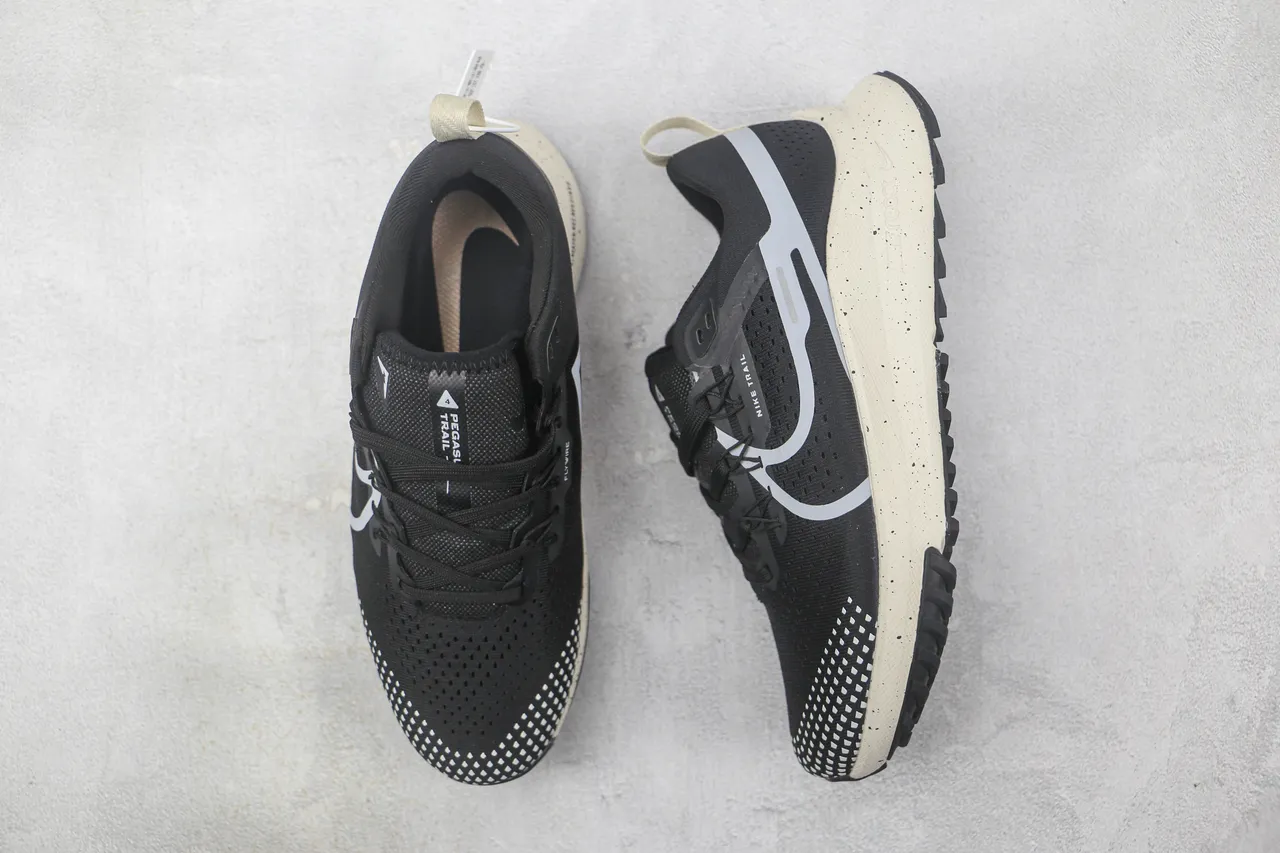 Nike Trail Black Beige Breathable Engineered Mesh Upper Speckled Foam Midsole Running Shoes 3