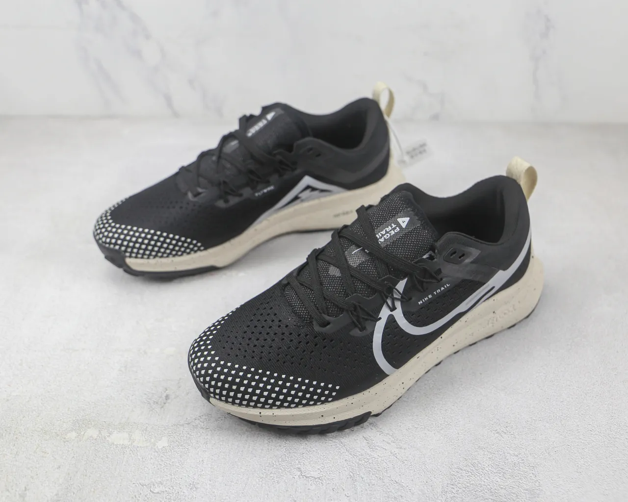 Nike Trail Black Beige Breathable Engineered Mesh Upper Speckled Foam Midsole Running Shoes 4