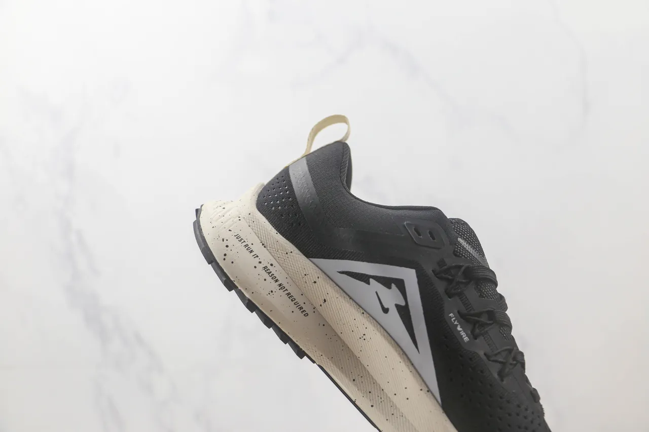Nike Trail Black Beige Breathable Engineered Mesh Upper Speckled Foam Midsole Running Shoes 5