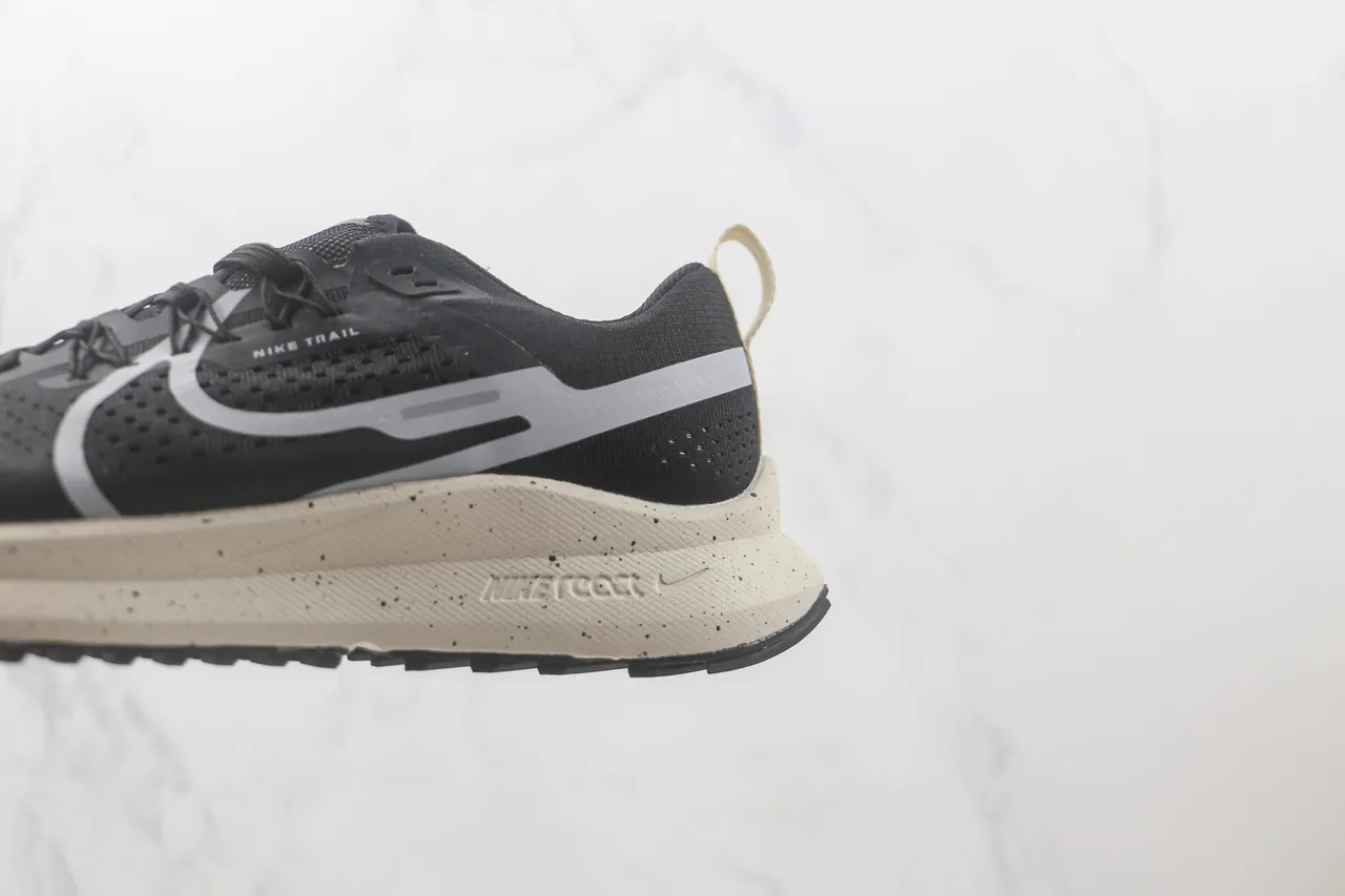Nike Trail Black Beige Breathable Engineered Mesh Upper Speckled Foam Midsole Running Shoes 7