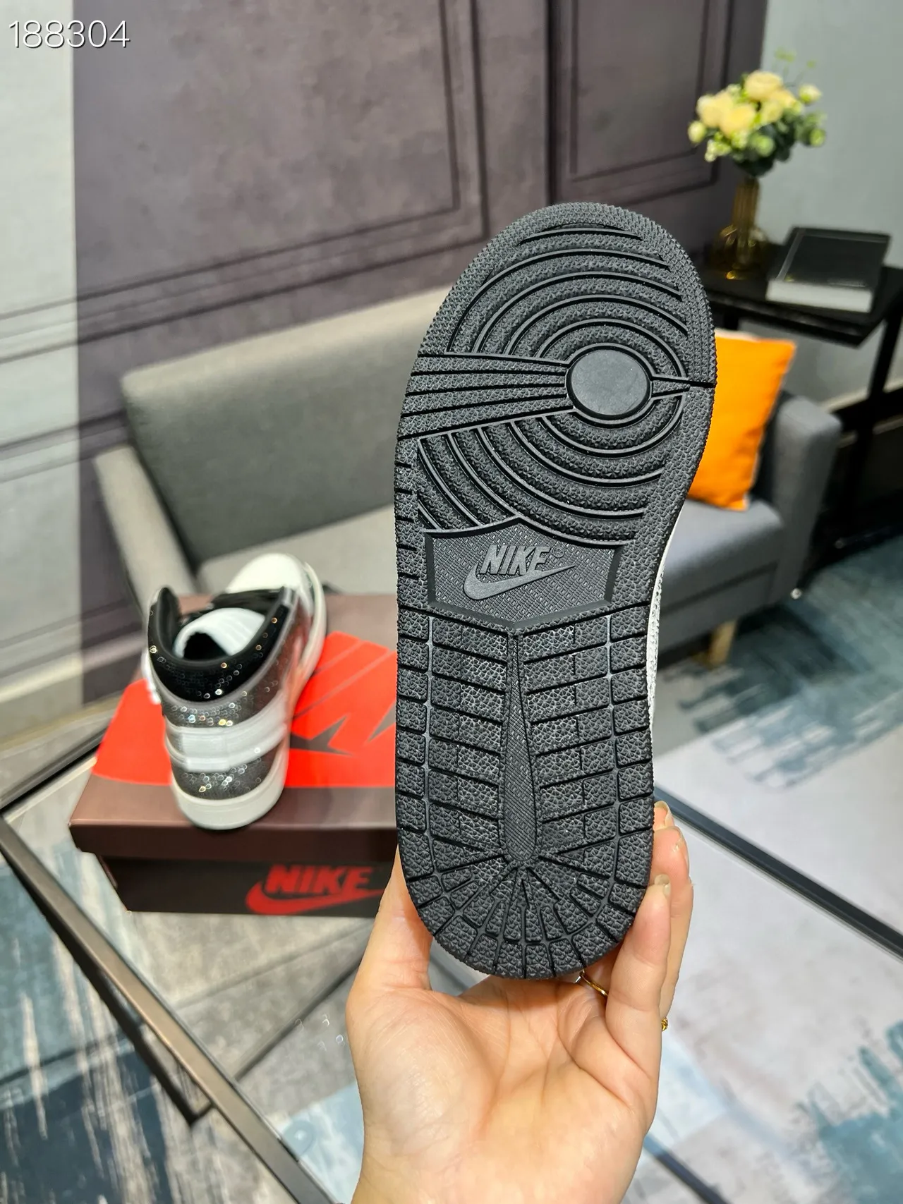 Zapatillas de Baloncesto Nike Blancas Negras de Alto con Brillantes y Superposiciones 3