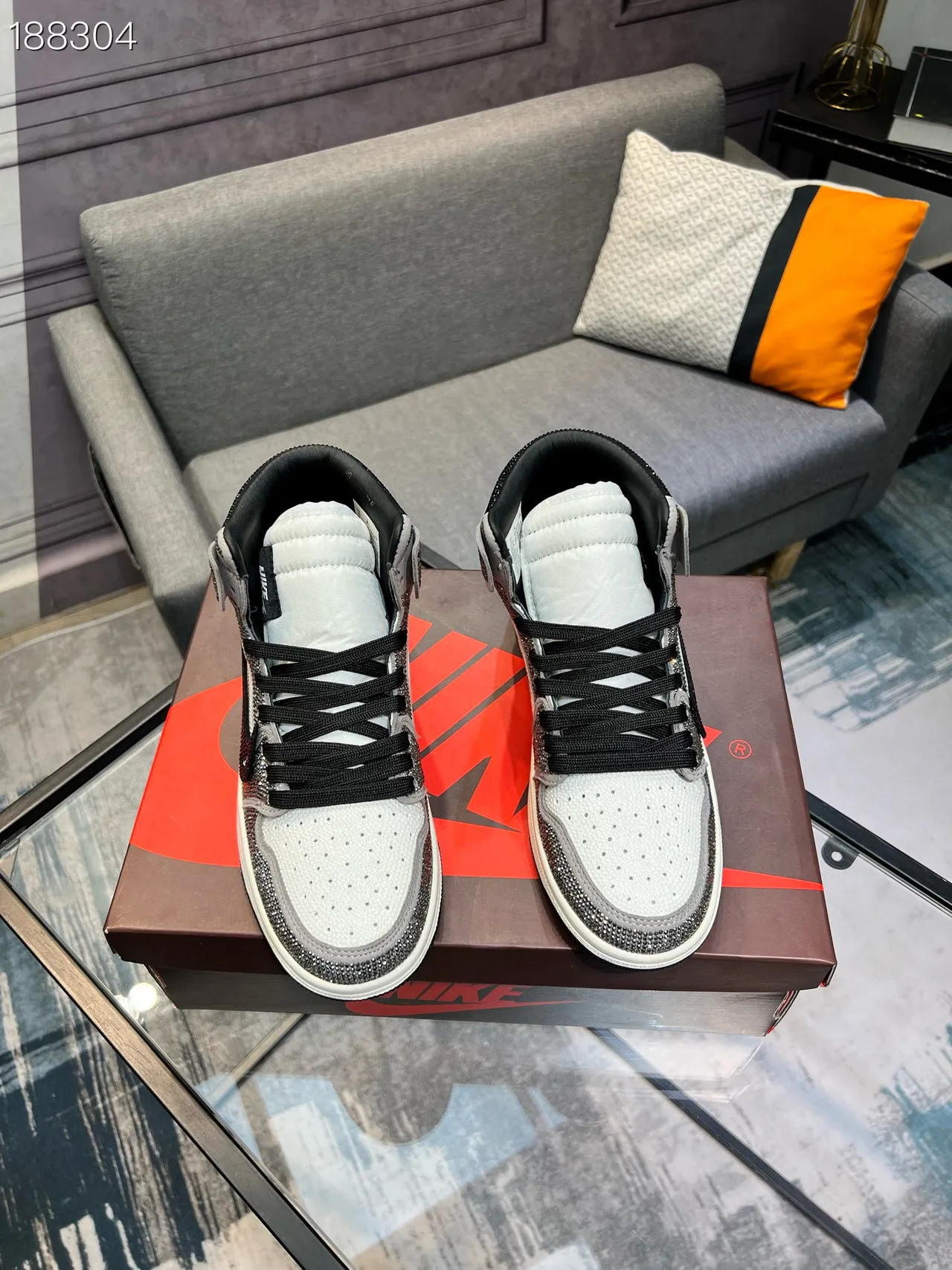 Zapatillas de Baloncesto Nike Blancas Negras de Alto con Brillantes y Superposiciones 6