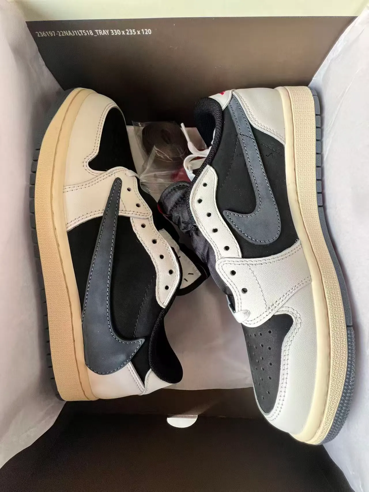 Nike White Black Low-Top Layered Leather-Suede Upper Lifestyle Sneakers 9