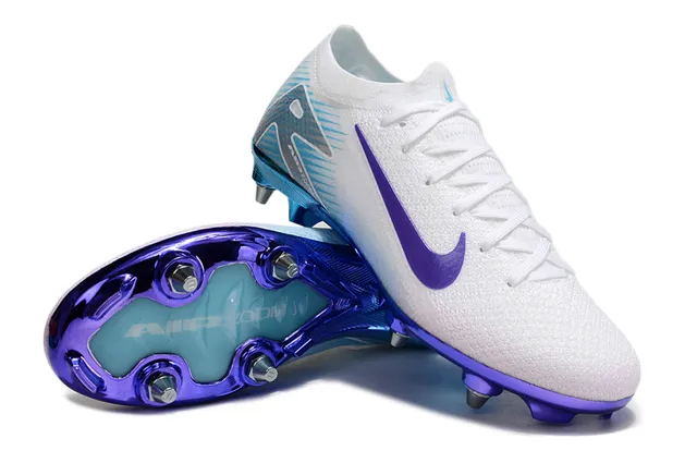 Nike Chaussures de football à empeigne tricotée basse, semelle dégradée, blanc et bleu pour sol ferme. 4