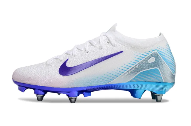Nike Chaussures de football à empeigne tricotée basse, semelle dégradée, blanc et bleu pour sol ferme. 7