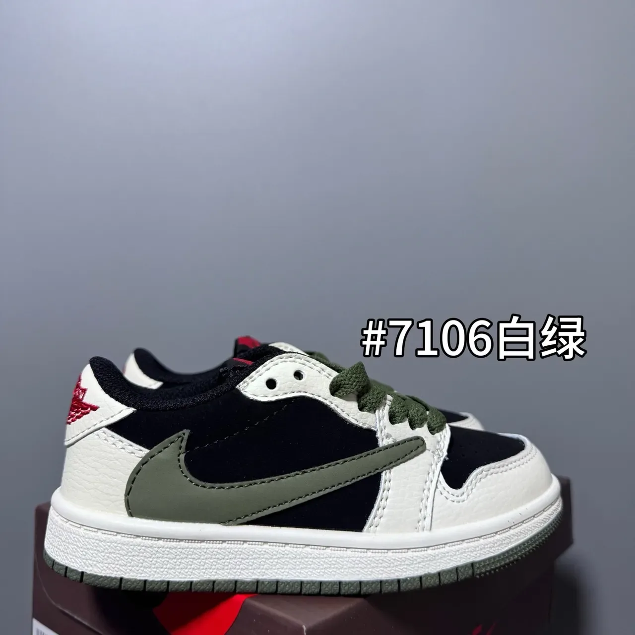Nike White Blue Low-Top Padded Collar Sneakers 14