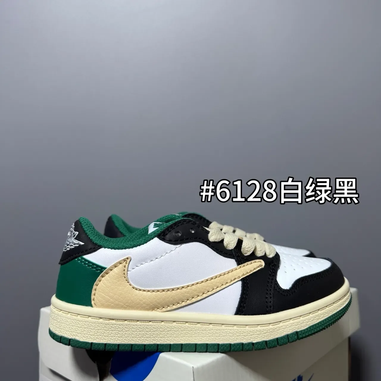 Nike White Blue Low-Top Padded Collar Sneakers 18