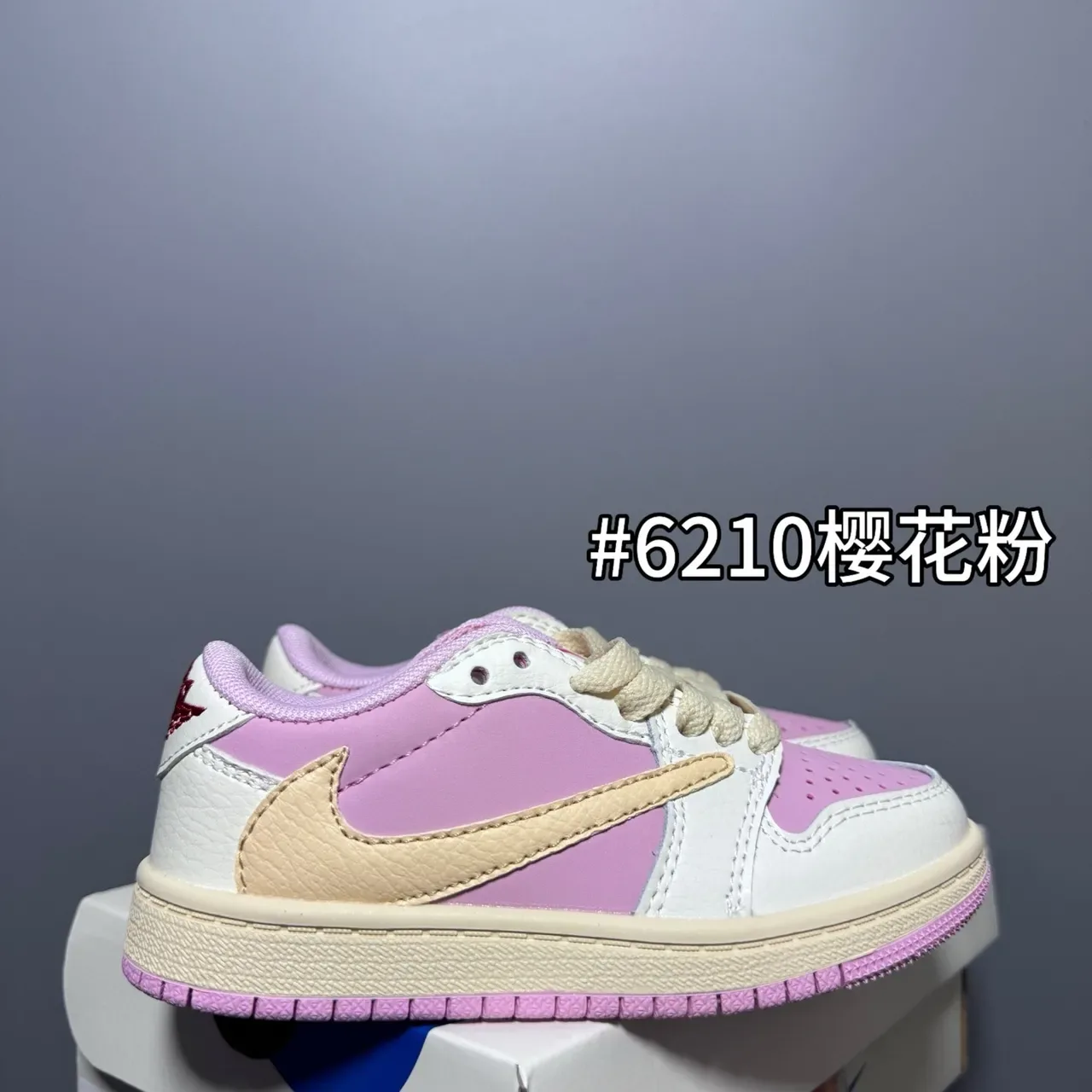 Nike White Blue Low-Top Padded Collar Sneakers 20