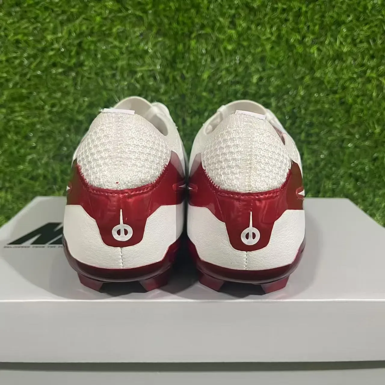 Nike Chaussures de Football Blanc et Rouge Bas Botin Avec Détails Métalliques Brillants pour Terrain Firme 4
