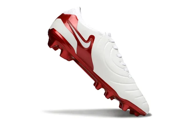Nike Chaussures de Football Blanc et Rouge Bas Botin Avec Détails Métalliques Brillants pour Terrain Firme 7