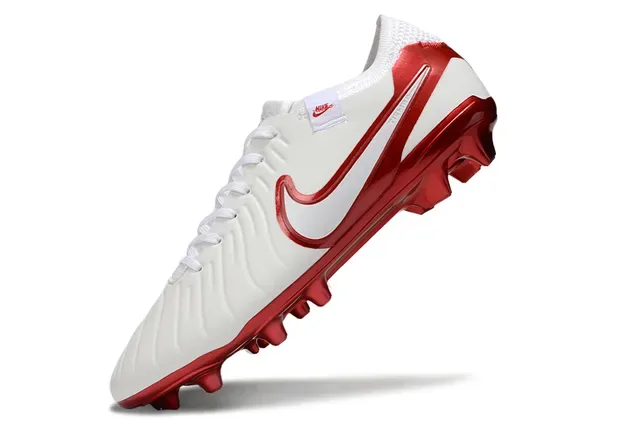 Nike Chaussures de Football Blanc et Rouge Bas Botin Avec Détails Métalliques Brillants pour Terrain Firme 8