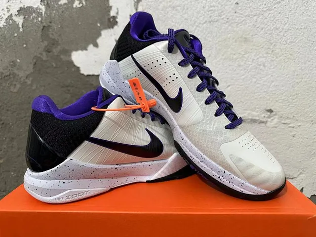 Nike Zoom Kobe IV Blanco Morado Zapatos de Baloncesto 2