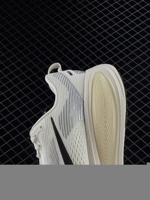 Nike ZoomX Beige Black Engineered Mesh Upper Thick Midsole Running Shoes 4