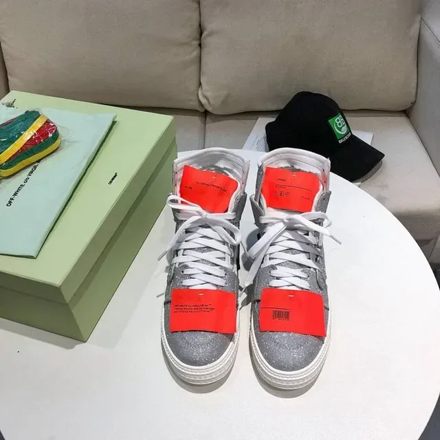 Off-White Arrow حذاء رياضي عالي لامع فضي أسلوب حياة 3