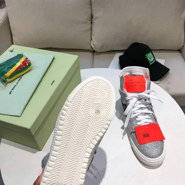Off-White Arrow حذاء رياضي عالي لامع فضي أسلوب حياة 4