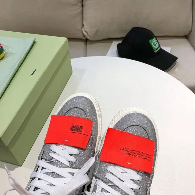 Off-White Arrow حذاء رياضي عالي لامع فضي أسلوب حياة 5