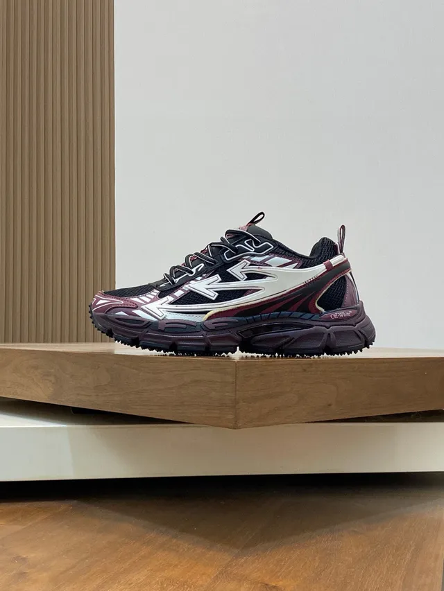 Off-White 酒红色 黑色鞋底 非对称箭头图案 厚底运动鞋 3