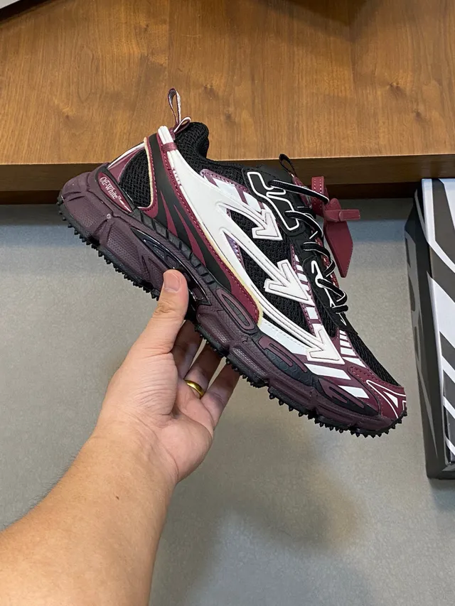 Off-White 酒红色 黑色鞋底 非对称箭头图案 厚底运动鞋 5
