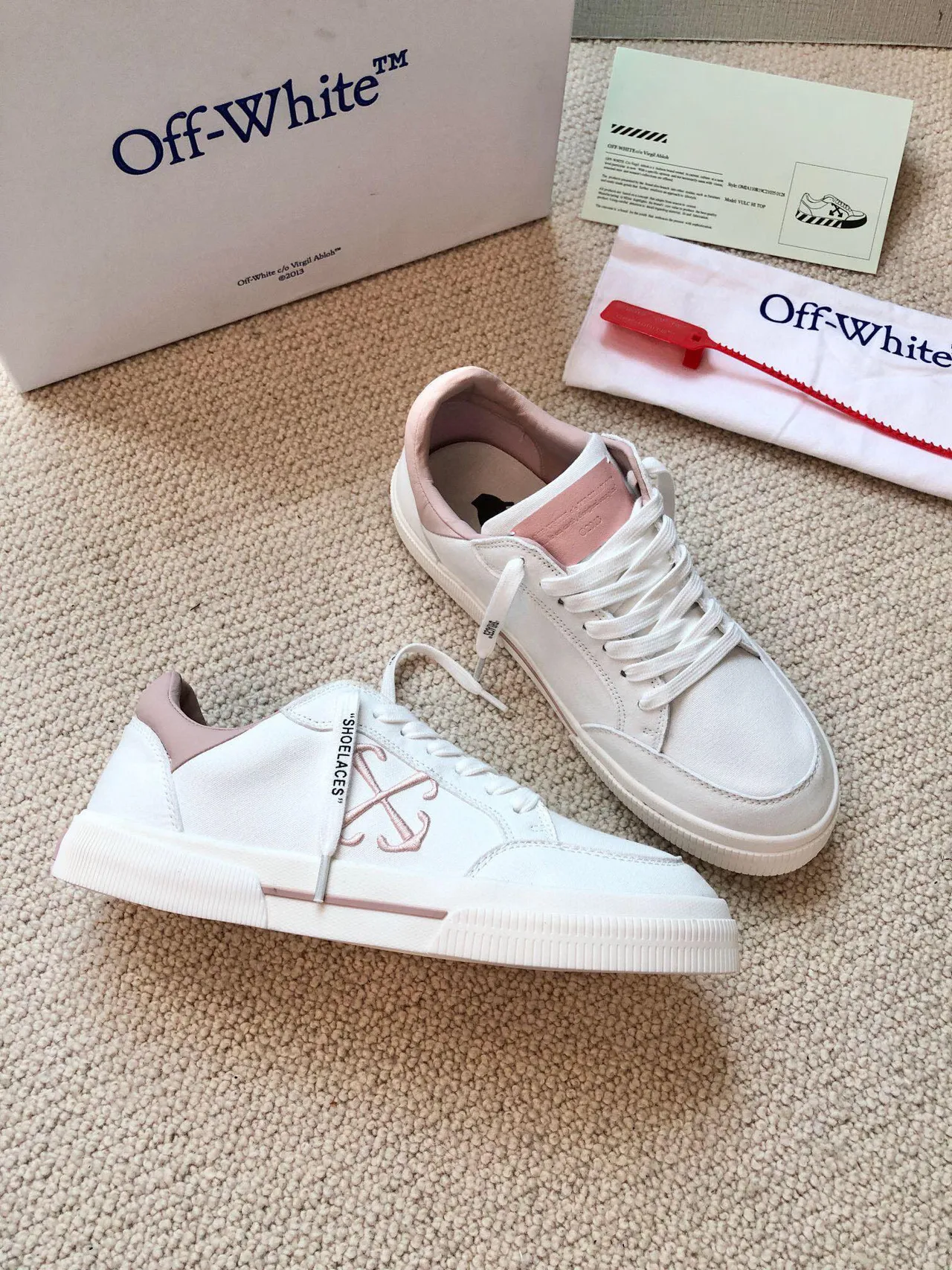 Off-White 粉色帆布鞋面点缀细节生活方式运动鞋 8