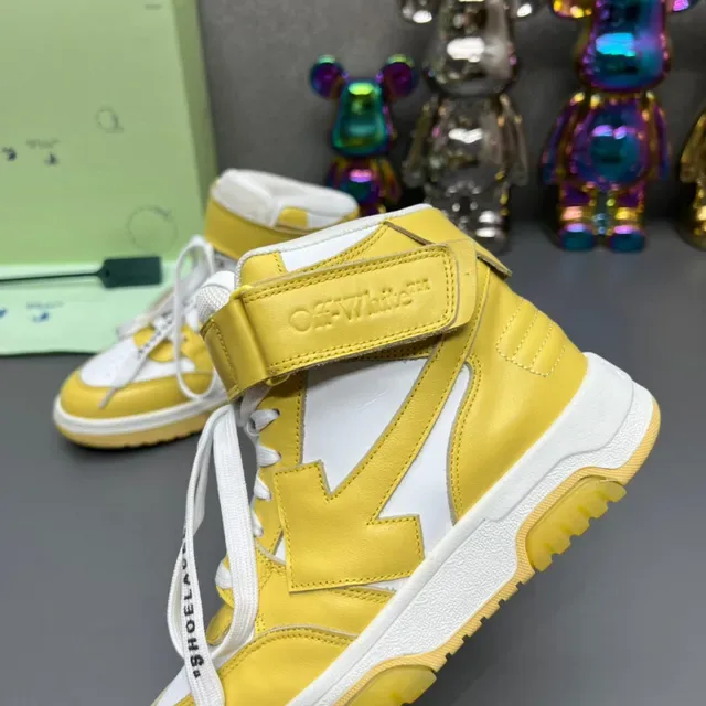 Off-White حذاء رياضي أصفر عالي الارتفاع مع حزام صناعي أسلوب حياة 5